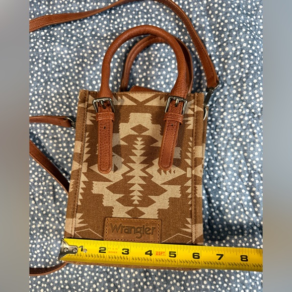 Wrangler Tan Geometric Crossbody Bag - Picture 5 of 7